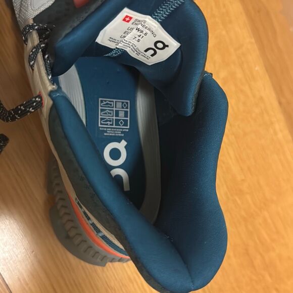 On Cloud Hi Edge Casual Shoes Glacier/ Shadow size 9.5 - Picture 10 of 12